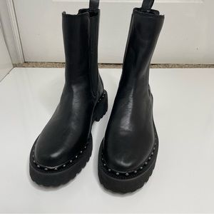 Vince Camuto Meendey Lug Sole Chelsea Black Leather Boot 9.5